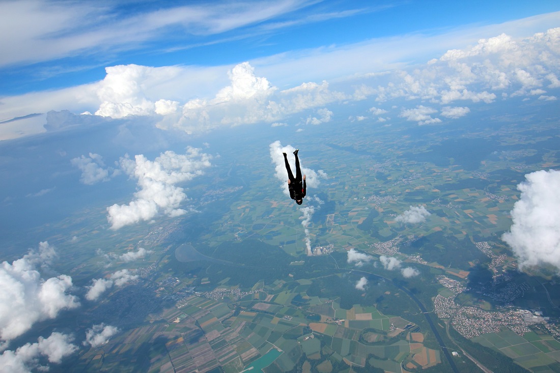 Schnelles Fallschirmspringen: Neue Forschungsergebnisse könnten dazu führen, dass Athleten in einem Jahrzehnt 600 km/h erreichen