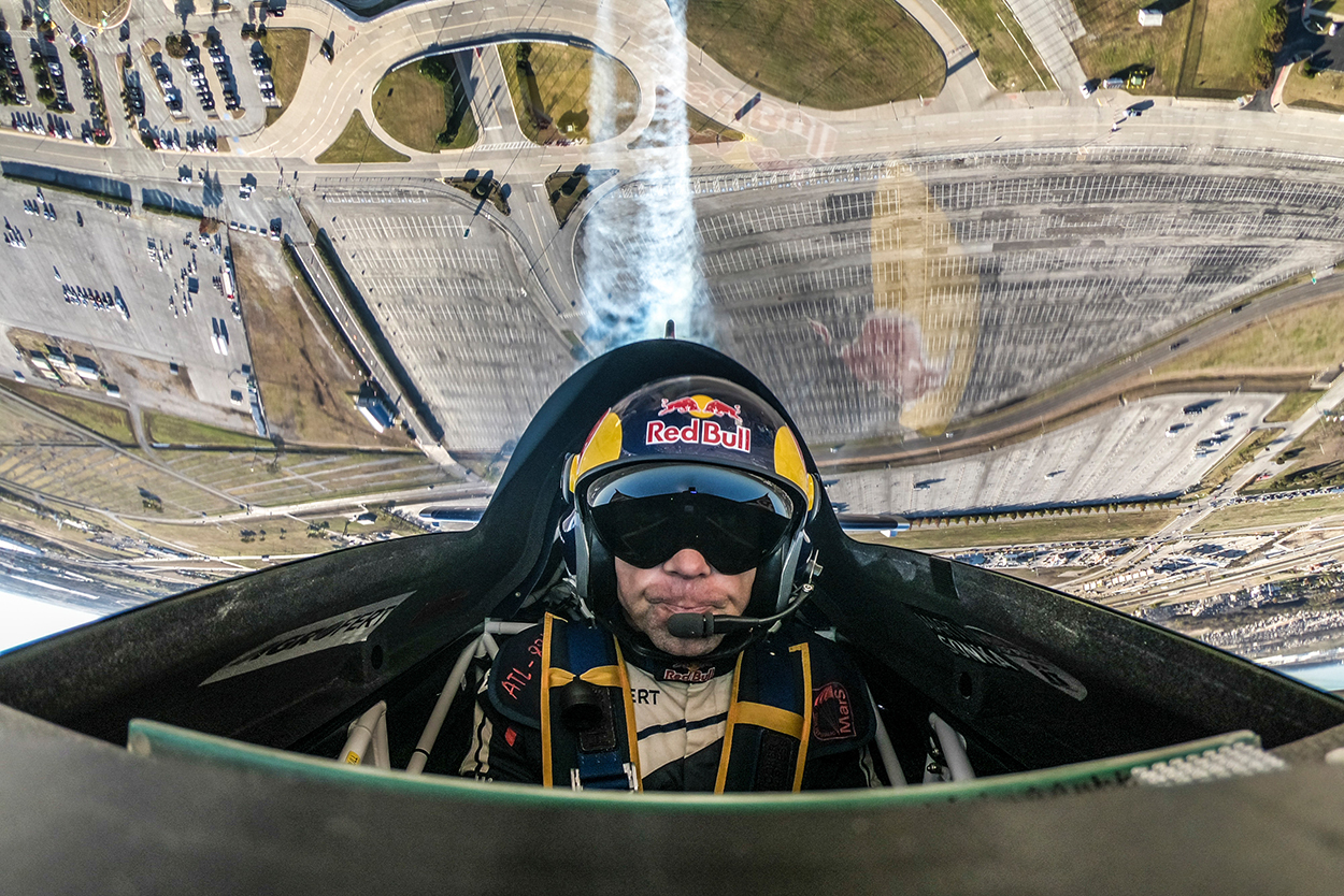 træ Landmand Fortælle Czechmate! Martin Sonka Wins 2018 Red Bull Air Race | World Air Sports  Federation